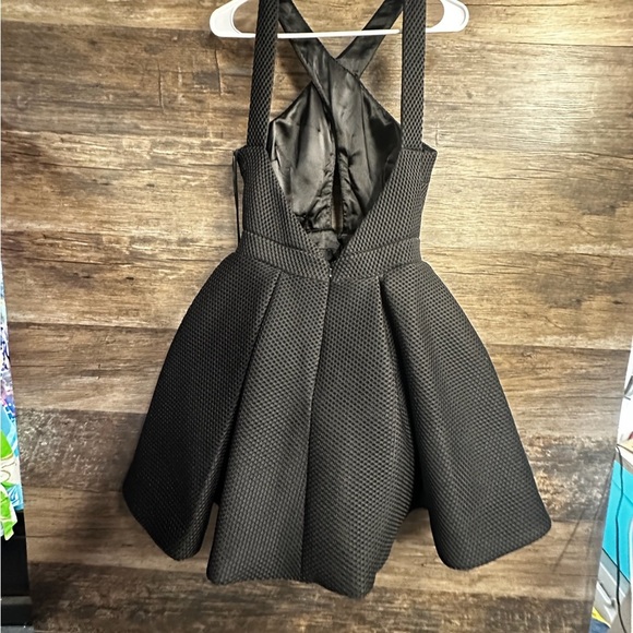 Maslavi Black Sleeveless Halter Fit and Flare Prom Formal Dress - Picture 2 of 11